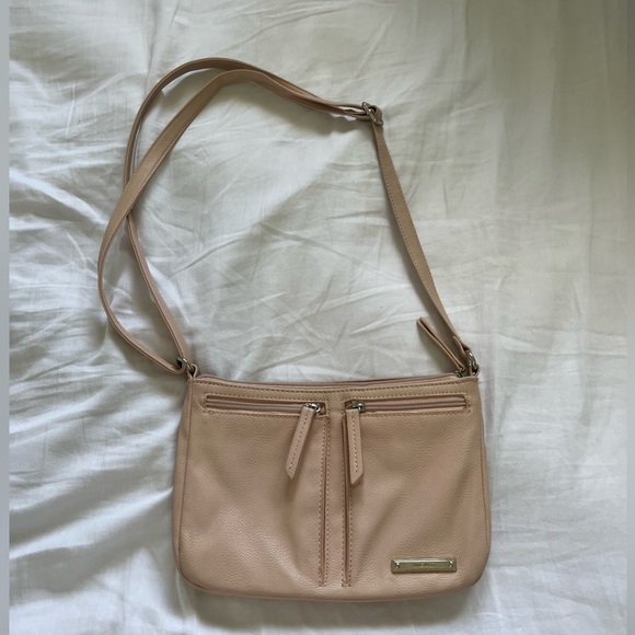 Nine West crossbody purse with outside pockets - Picture 1 of 8